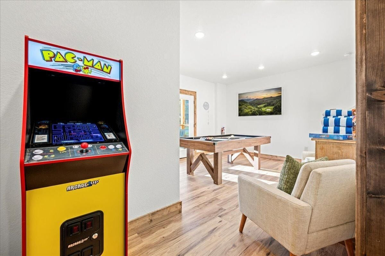Game room 2, Annamalai, Sevier