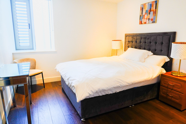 Room 1, Cozy London Apartment With 2 Bedrooms, London