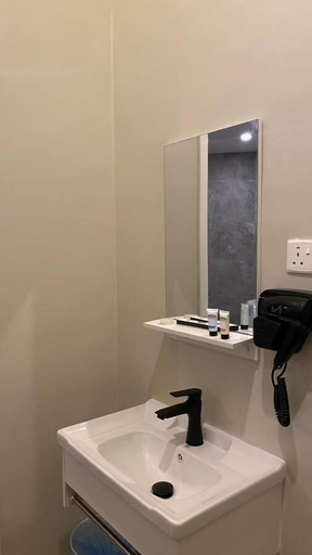Bathroom 5, Golden Alandalus