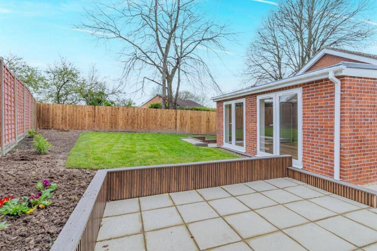 Terrace/patio 4, Tranquil Lodge Retreat in Loughborough, Leicestershire