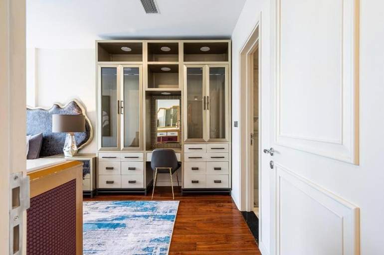 Interior, Madison modern 2br unit, District 1