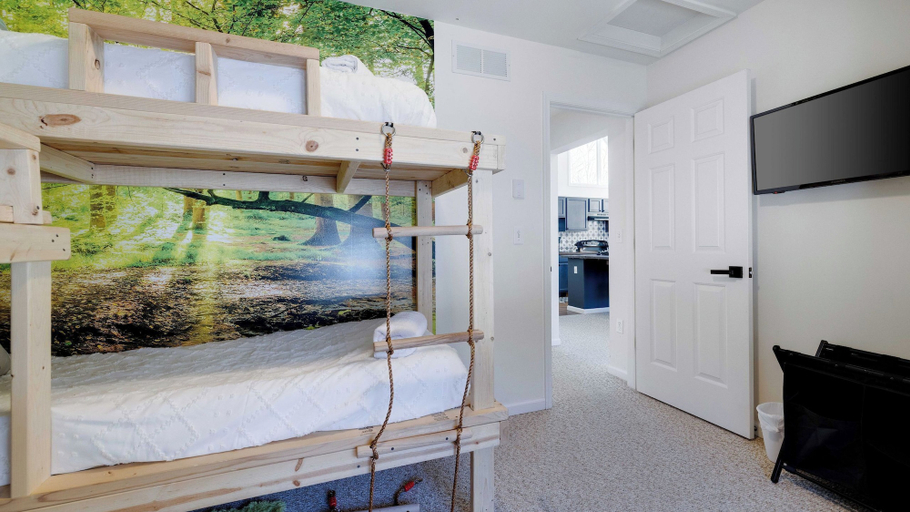 Interior 2, Peak & Pine by Avantstay Hot Tub + Fire Pit Mins to Ski + Lake Harmony, Carbon