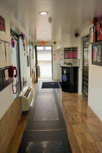 Lobby, Pelham Garden Motel, New York