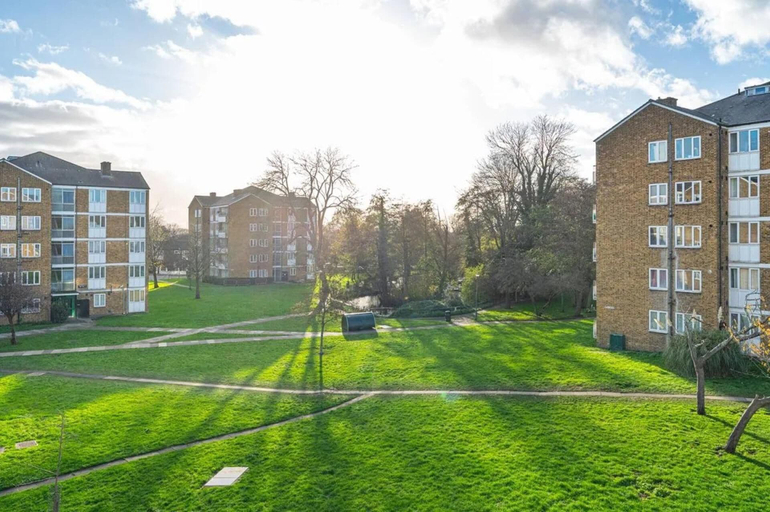 Property grounds 5, Cozy 2-bed Escape in Blackheath Smart Studio, London