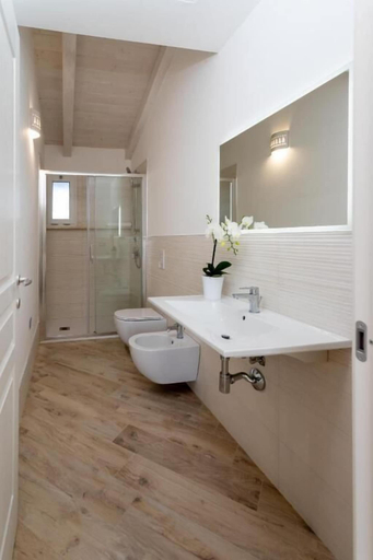 Bathroom 5, Rena Majore Country Resort, Sassari