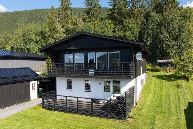 Exterior & Views