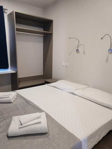 Bedroom 2, Camping Jonio, Catania