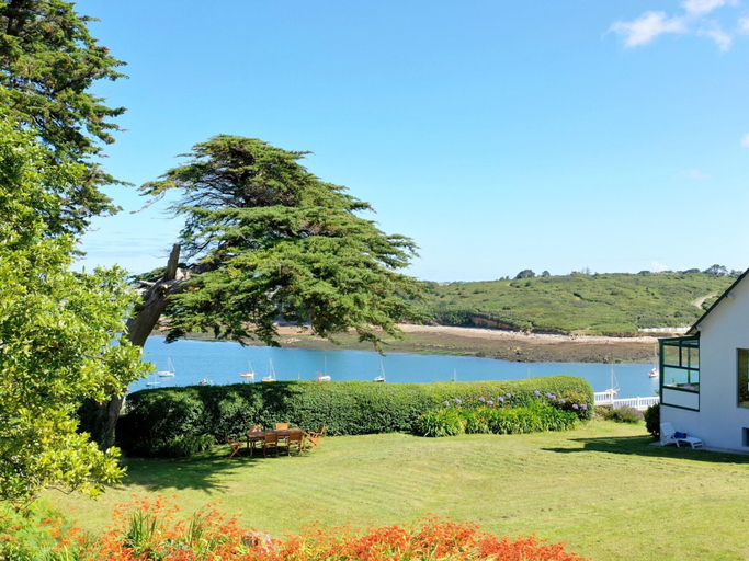 Garden 3, Superb Sea Views Private Beach Access, Finistère