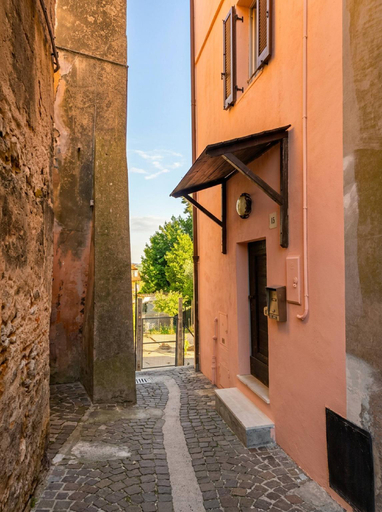 4, Charming 2-Floor Apartment with Vineyard Views in Morro dAlba, Ancona