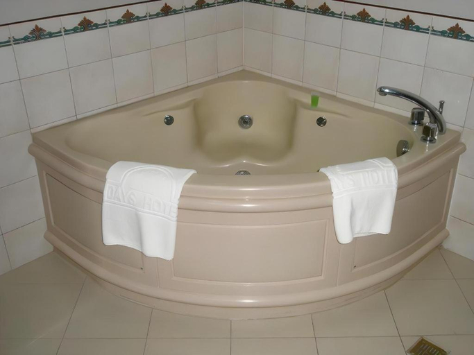 Bathroom 4, Days Hotel By Wyndham Batangas, Batangas City