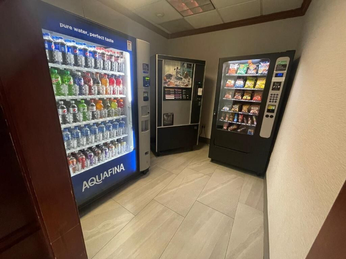 Vending machine, FairBridge Inn & Suites Independence, Cuyahoga