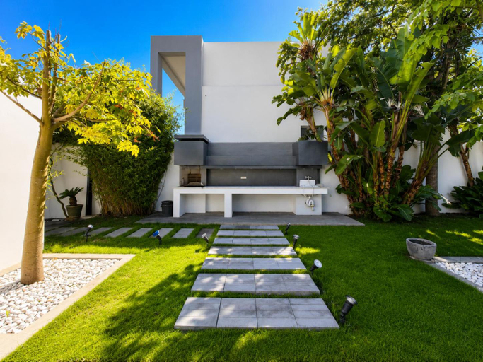 5, Villa Solis Elegant Villa with Private Pool, Carthage