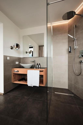 Others 3, byHaller Suites & AO Restaurant, Bolzano