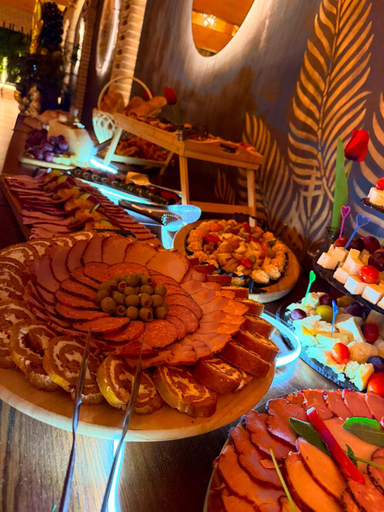 Food & Drinks