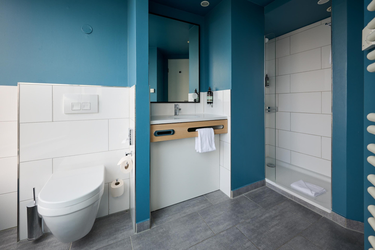 Bathroom 5, Premier Inn Würzburg, Würzburg