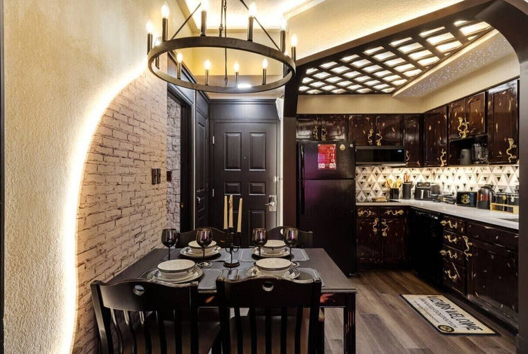 Dining, Hawthorn Suites Near Disneycomfort for 6, Orange