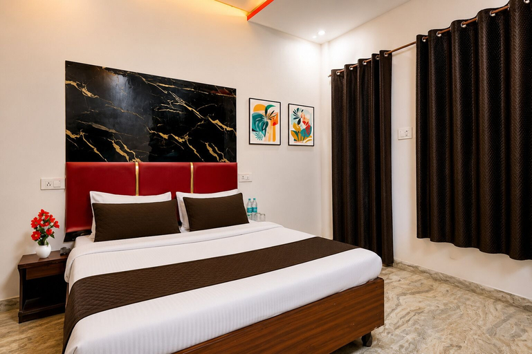 Bedroom 5, Hotel The Red Hut, Chandigarh