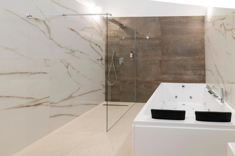 Bathroom 2, Vie Del Salento, Brindisi