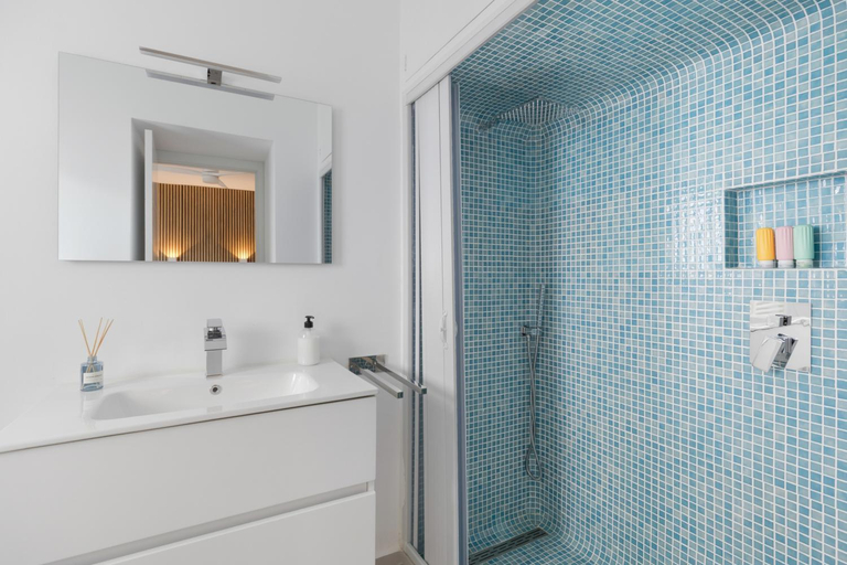 Bathroom 4, Hastinapura, acceso directo al mar, Baleares