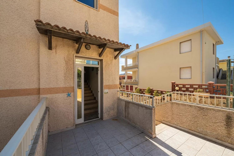 Others 3, Large seaside apartment with patio, Sassari