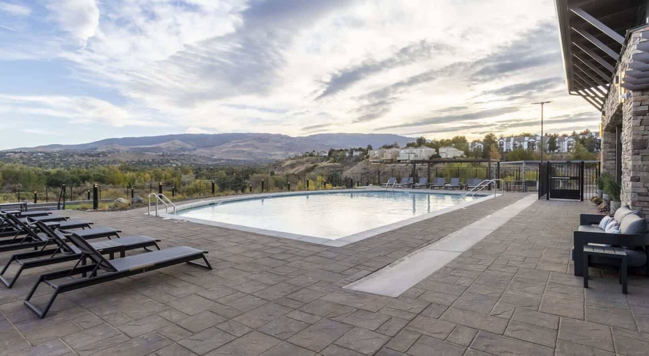Room 3, Brand New 2BR - 2 King Beds Pool Gym, Washoe