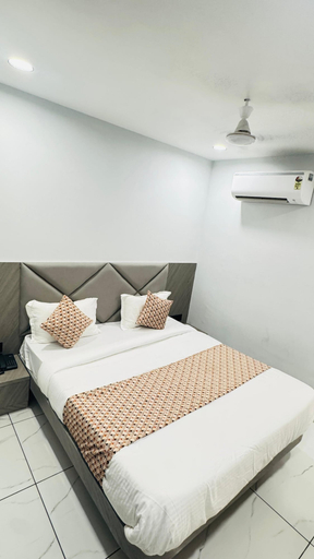 Room 4, Hotel Grand Shivaay, Ahmadabad