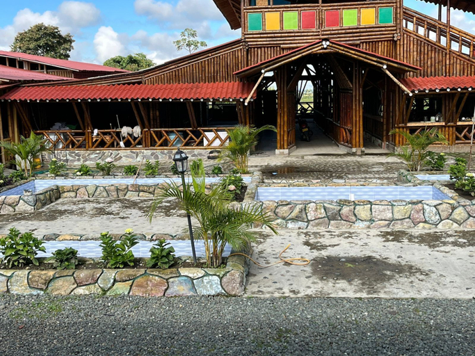 Property grounds 2, hotel y club pueblito quindiano, Circasia