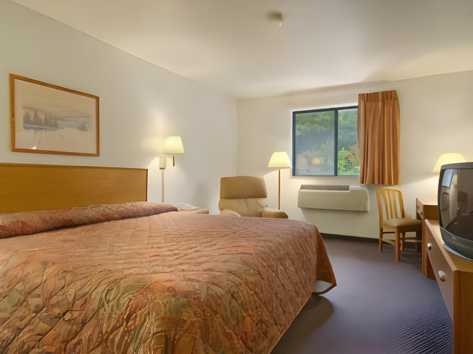Bedroom 2, Super 8 by Wyndham La Vale/Cumberland Area, Allegany