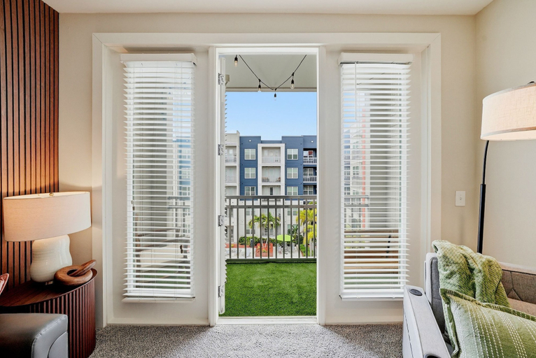 Room 3, Modern 2BR w Pool Pet-friendly Unit 22, Hillsborough
