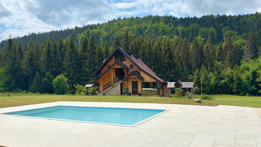 Sport & Beauty 3, Brvnara Miris Bora - sa bazenom -, Bajina Bašta