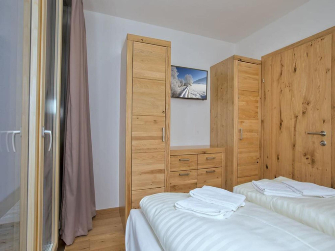 Bedroom 2, Apartment in Neukirchen near Ski Lift, Zell am See