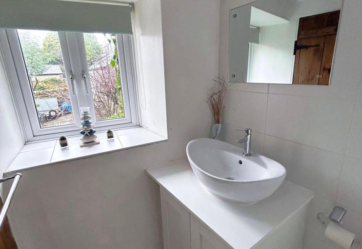 Bathroom 3, Lakeside Cottage - Sleeps 8 - Garden, Cumbria