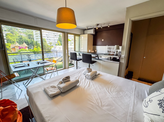 Room 3, Studio Terrasse Pointe Croisette A0b214, Alpes-Maritimes