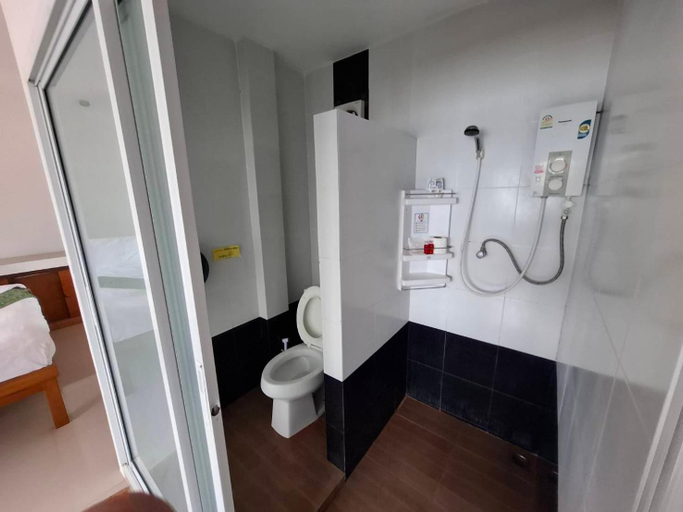 Bathroom 4, Phupai Lake Resort, Si Sawat