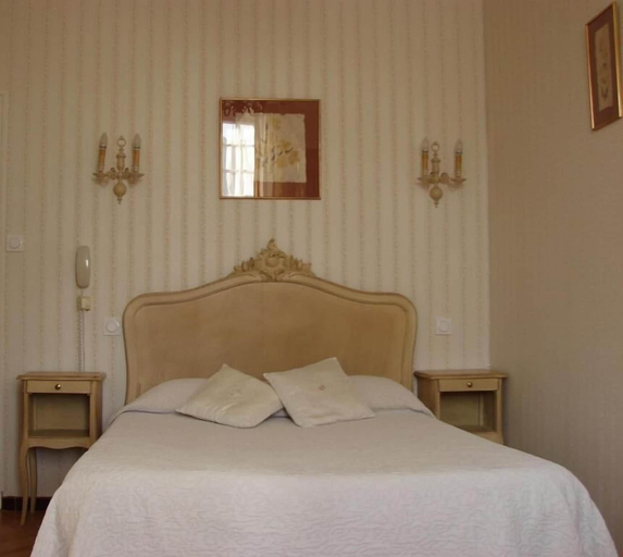 Others 3, Hotel le Siecle, Vaucluse