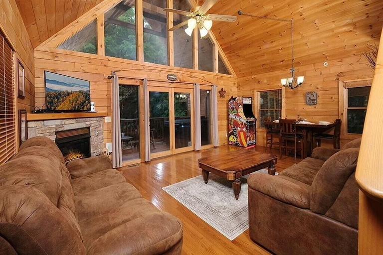 Living area 5, Yeti Lodge, Sevier