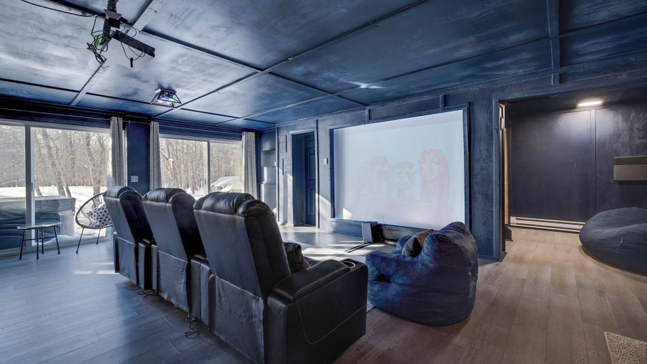 Interior 5, Peak & Pine by Avantstay Hot Tub + Fire Pit Mins to Ski + Lake Harmony, Carbon