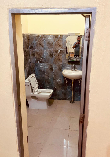 Bathroom 4, tourist lodge, Kangra