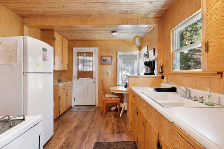 Others 4, Pinglewood Cabin #2096, San Bernardino