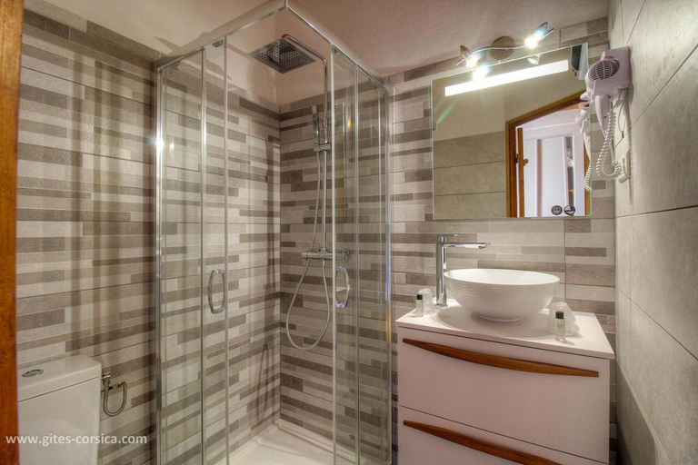 Bathroom 5, San Larenzu, Corse-du-Sud