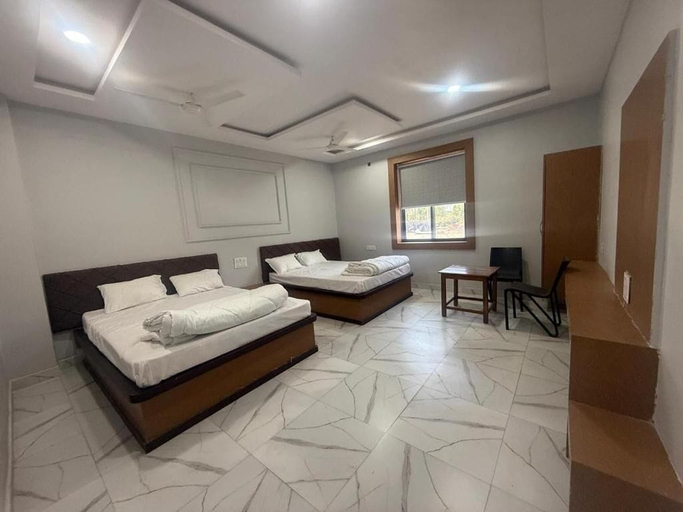 Room 4, Seasons Resorts, Jabalpur