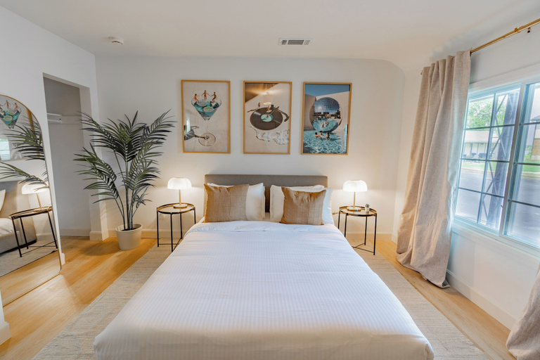 Room 2, The Parkway Boutique Hotel by the Falls, Niagara