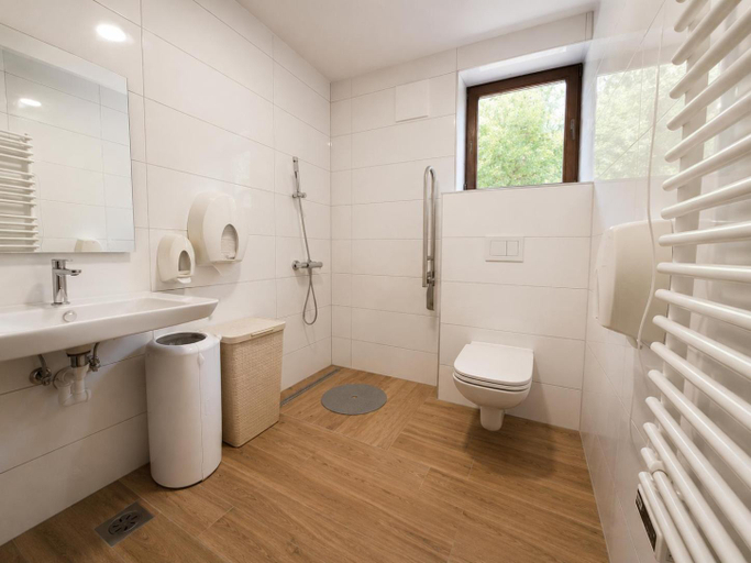 Bathroom 2, HOSTEL VANECA, Puconci
