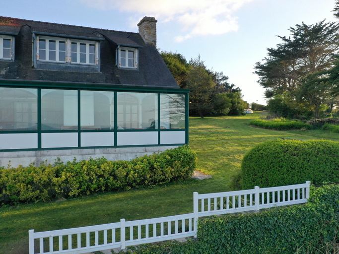 Exterior 1, Superb Sea Views Private Beach Access, Finistère