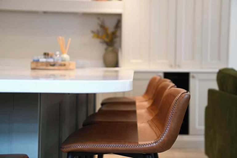 Room 4, The Stables - Stylish Stay Sleeps 6 and Parking, York