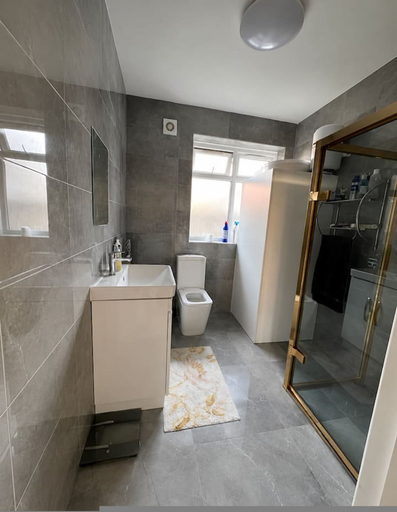 Room 5, NEW Shared London House Contractor Relocation 4BR, London