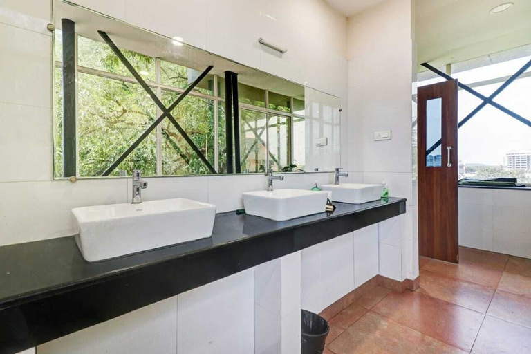 Bathroom 5, Hotel Southgate, Thiruvananthapuram