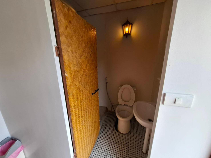Bathroom 4, Phupai Lake Resort, Si Sawat