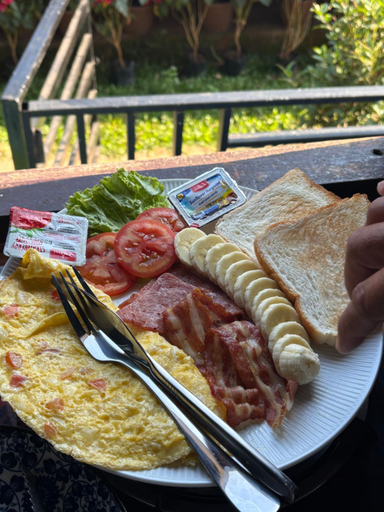 Food & Drinks 4, Khao Sok Backpacker Hostel, Phanom