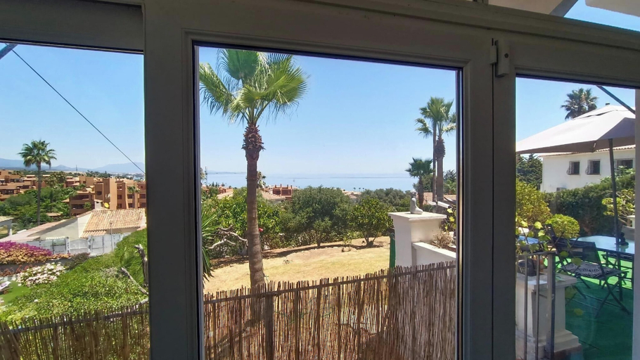 Interior 2, House - Sleeps 8 - Hot Tub - Beach Access, Málaga